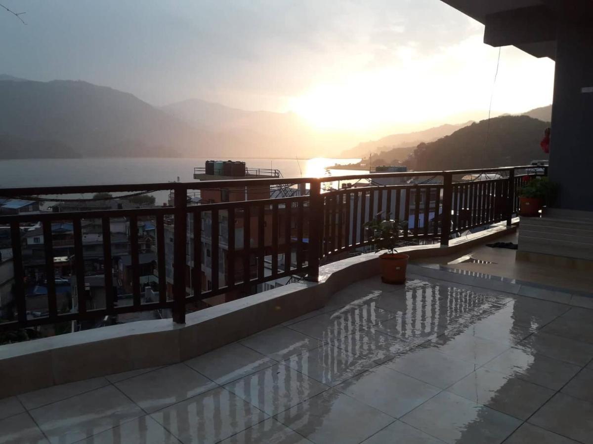 Beli Guest House ポカラ エクステリア 写真
