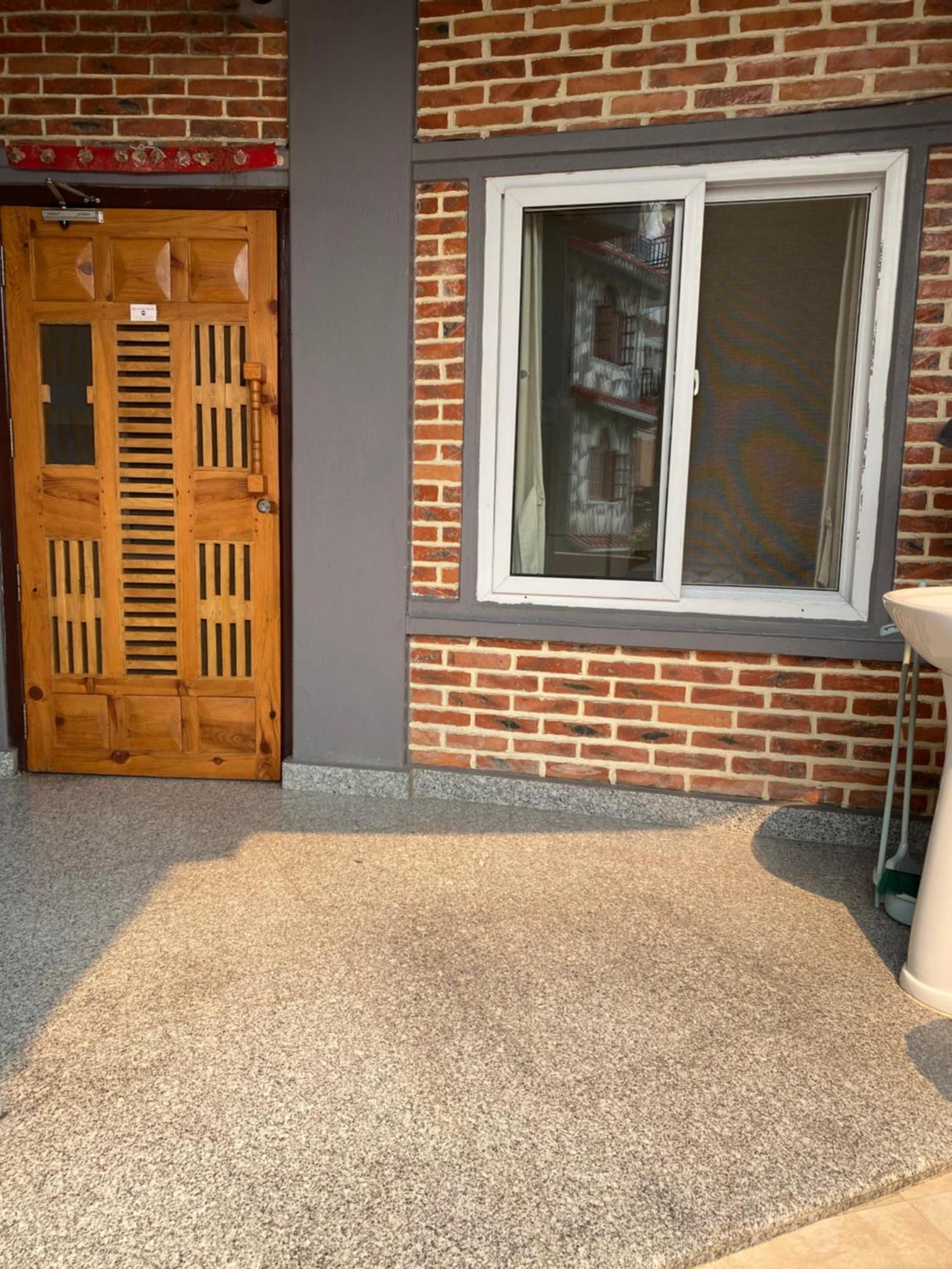 Beli Guest House ポカラ エクステリア 写真
